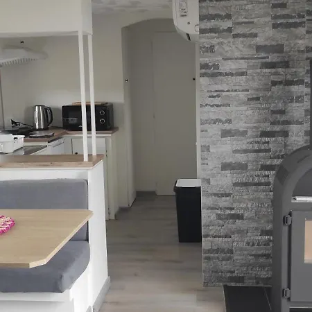 Mobilheim Mezi Vinohrady Ferienhaus